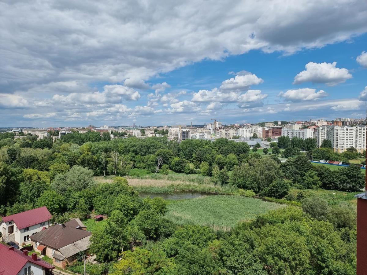 Світло Цілодобово Просторі Апартаменти Біля Гідропарку Топільче Ternopil Exterior photo
