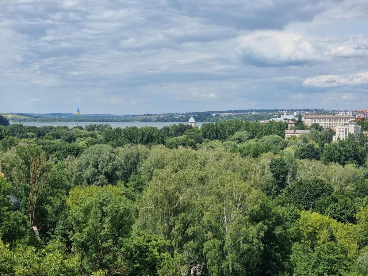 Світло Цілодобово Просторі Апартаменти Біля Гідропарку Топільче Ternopil Exterior photo